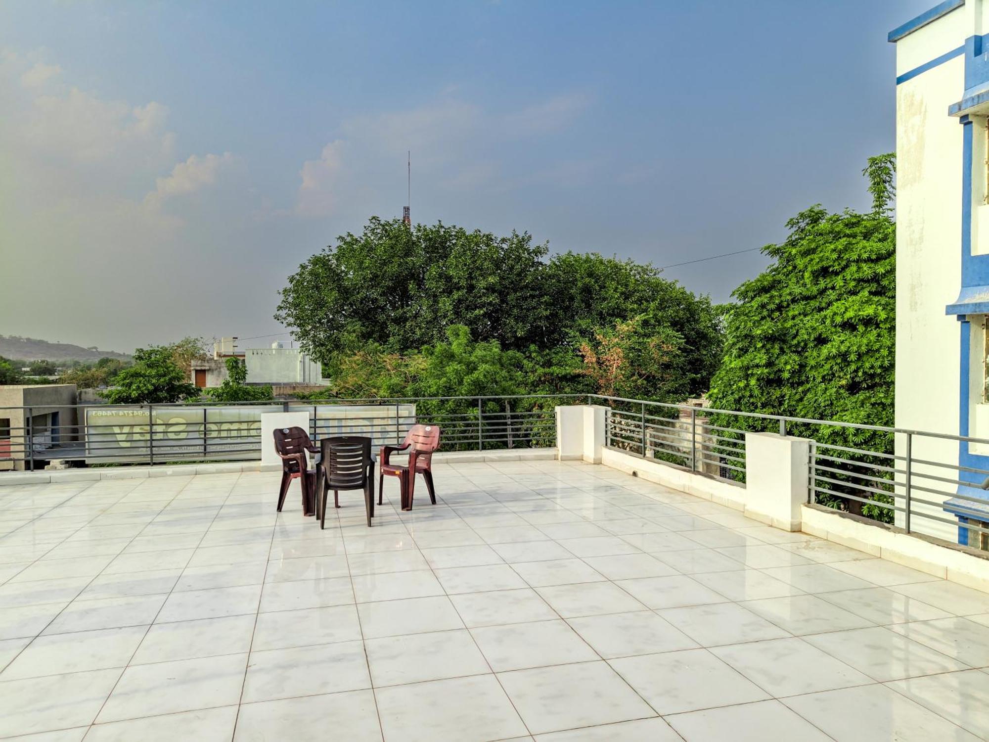 Samrat Homestay Garudeshwar Екстер'єр фото