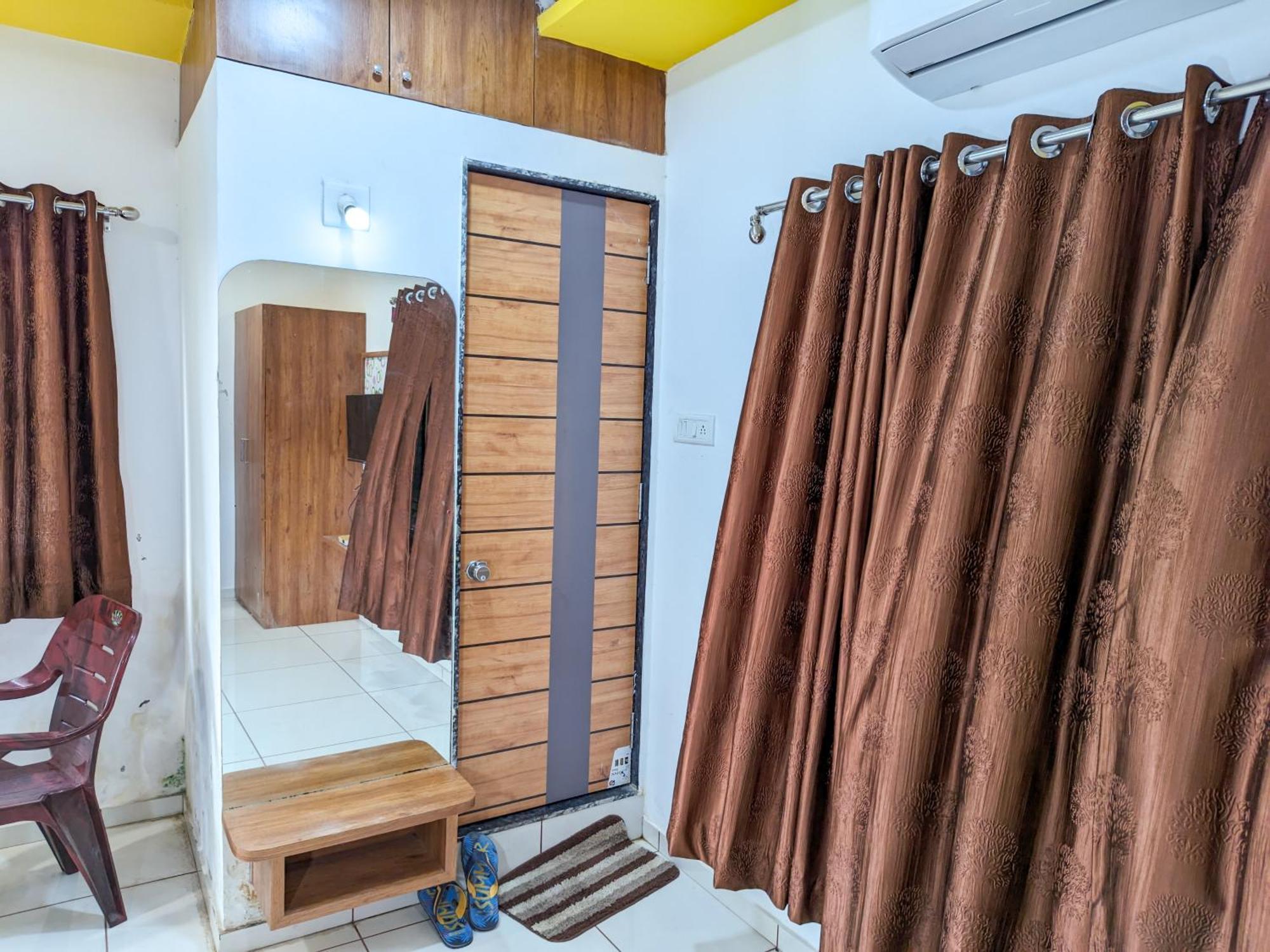 Samrat Homestay Garudeshwar Екстер'єр фото