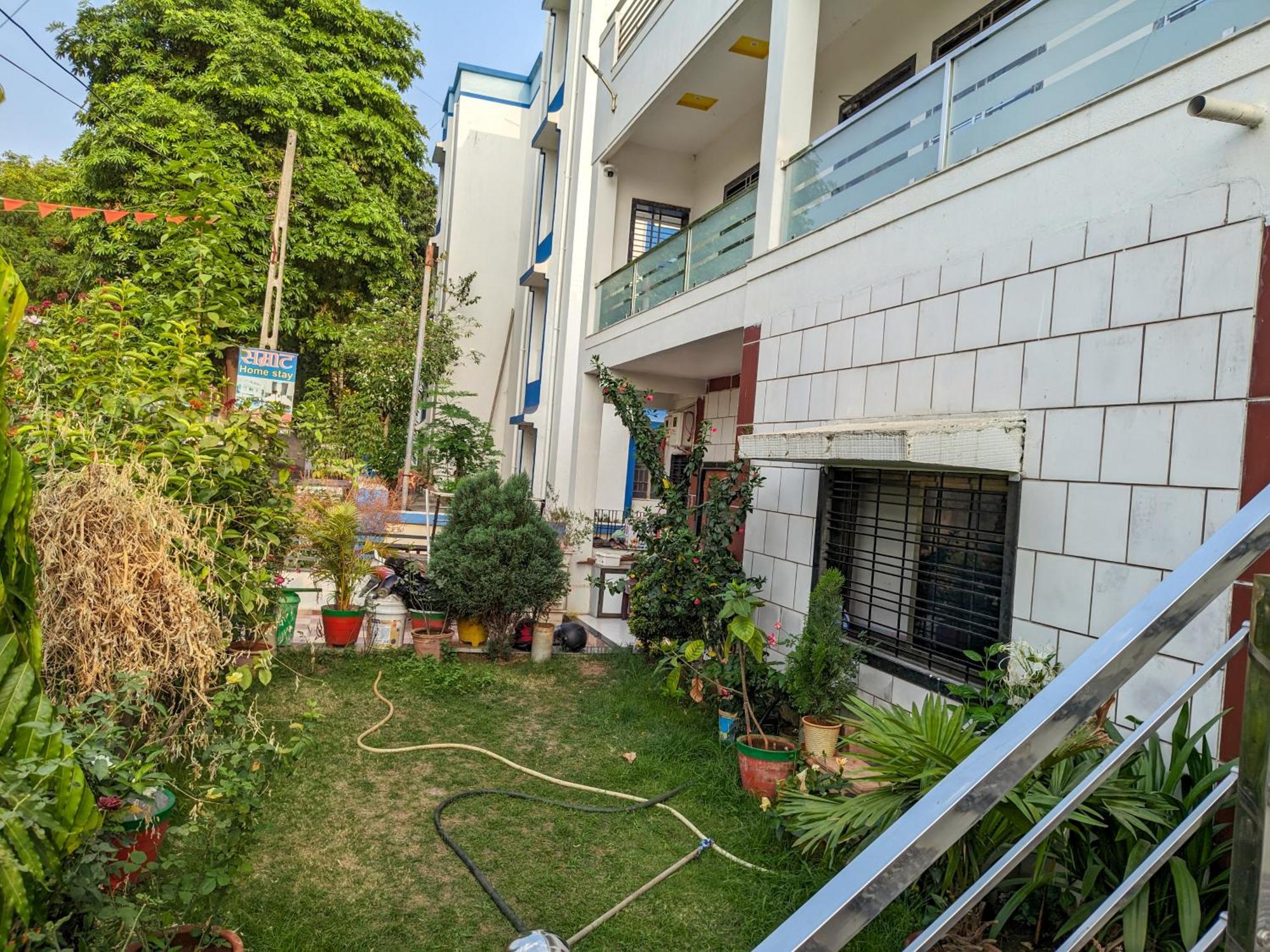 Samrat Homestay Garudeshwar Екстер'єр фото